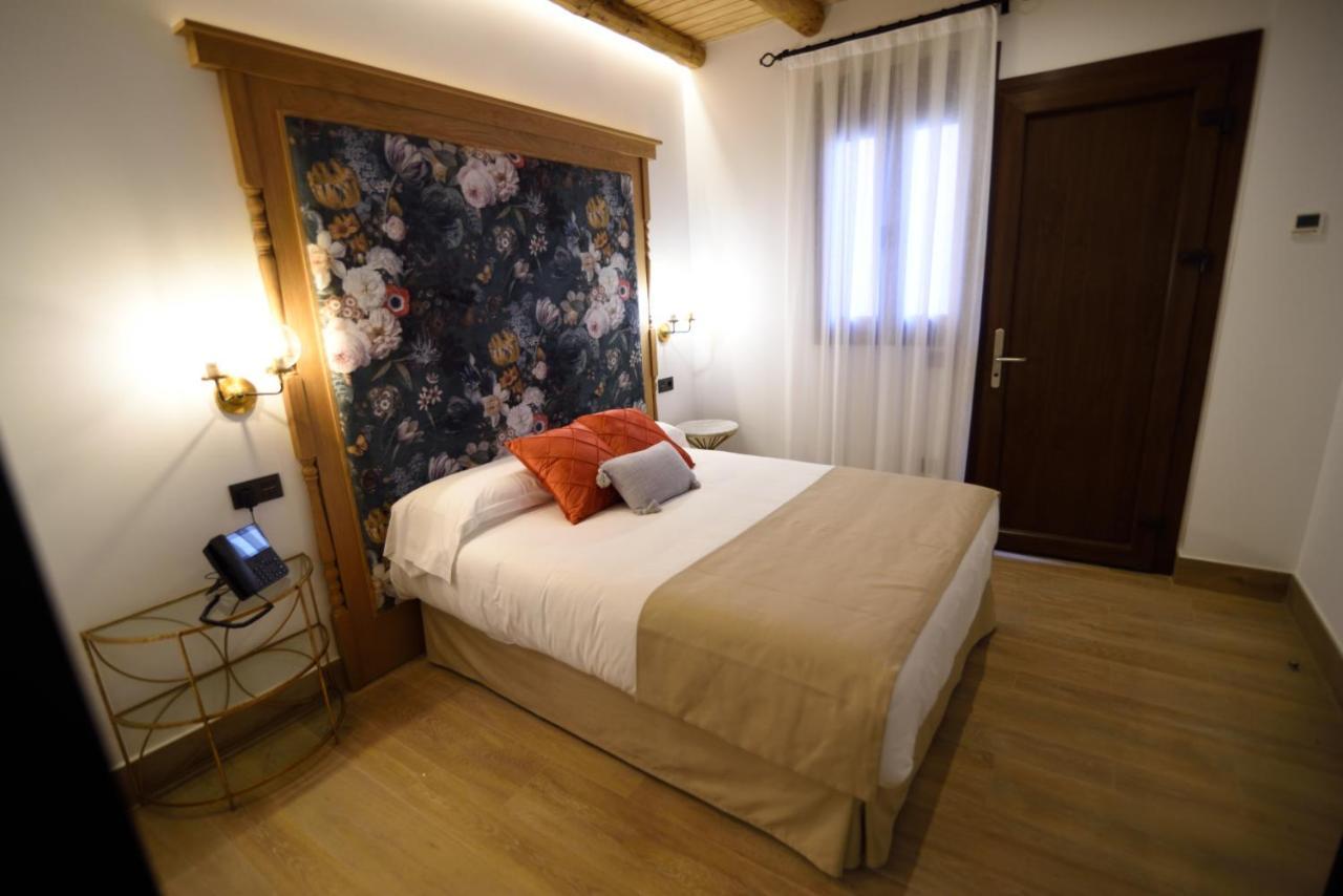 Hostal Santa Habitaciones Aldea del Rocío El Rocío Exterior foto